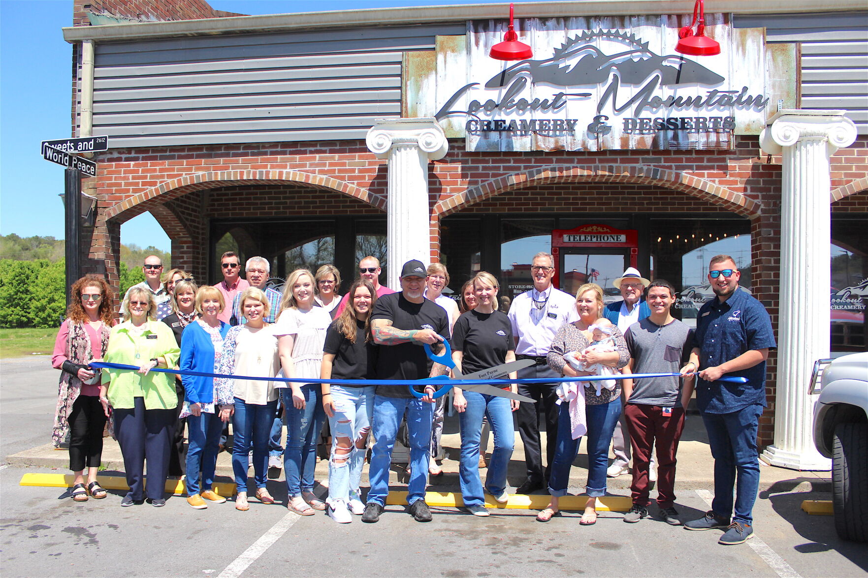 Lookout Mountain Creamery & Desserts holds ribbon cutting